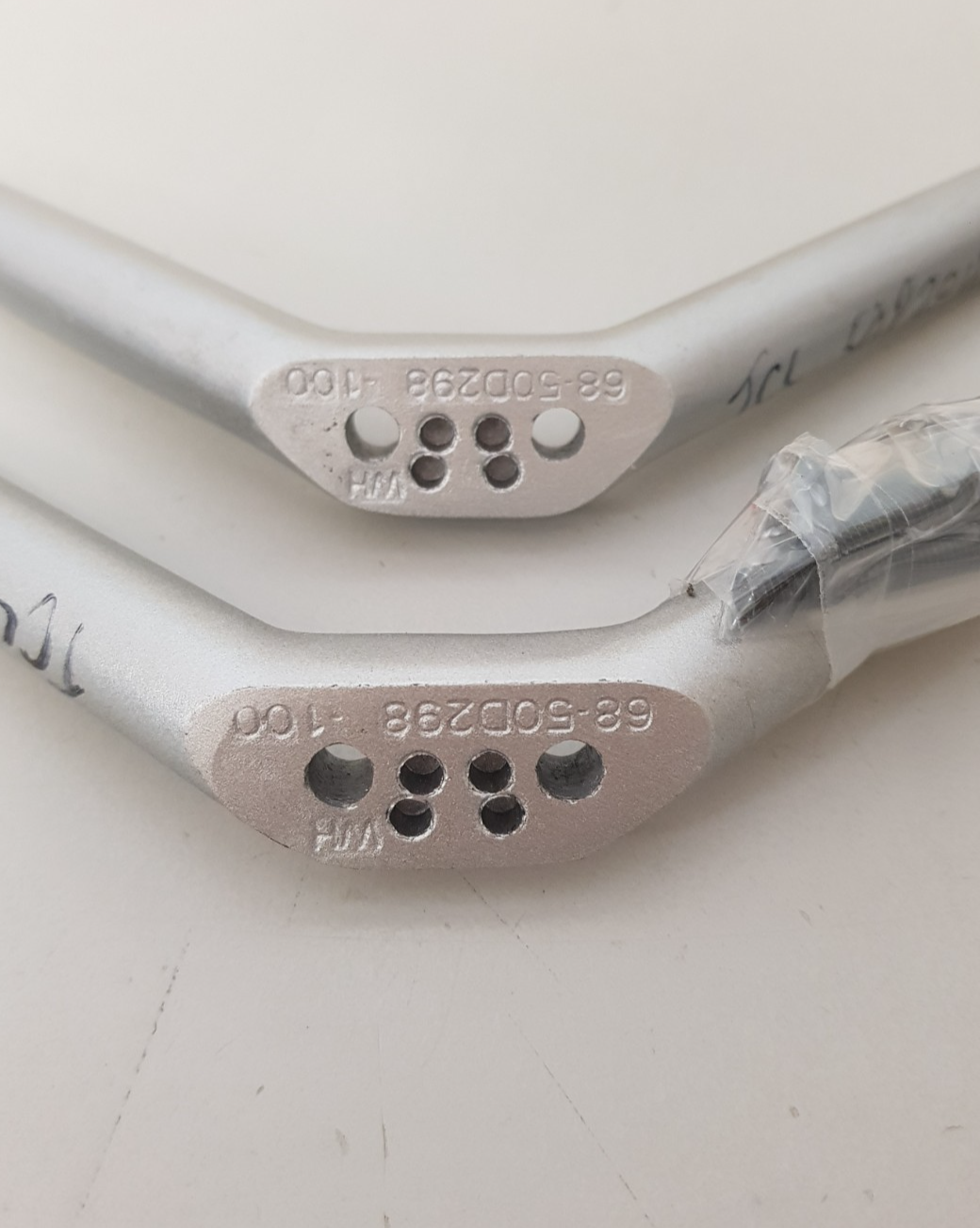 GENUINE TCL 50P20US L&R FEET & SCREWS