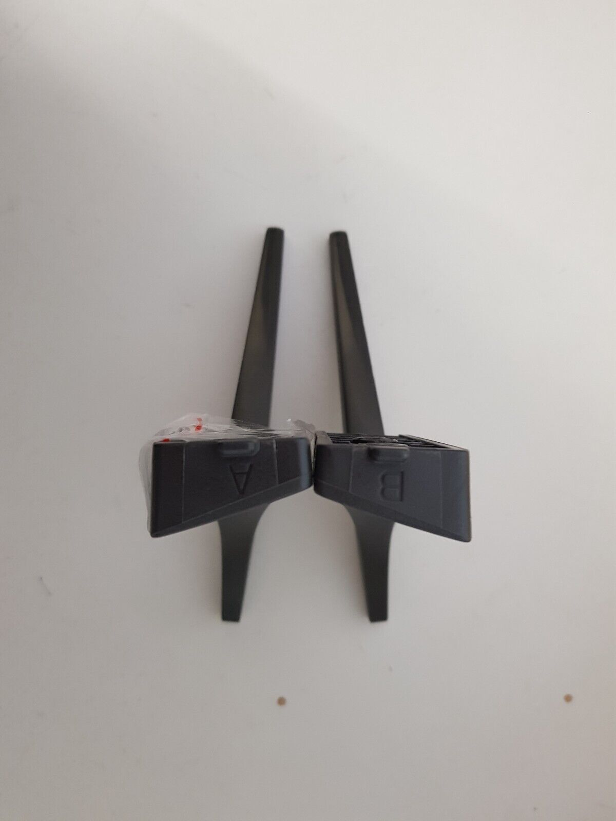 GENUINE LG 43UF680T L&R FEET & SCREWS