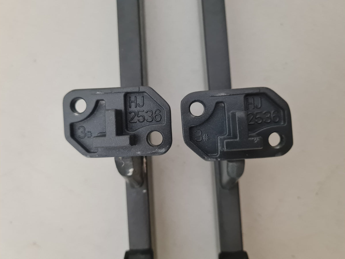 HISENSE 50Q6NAU L&R FEET & SCREWS