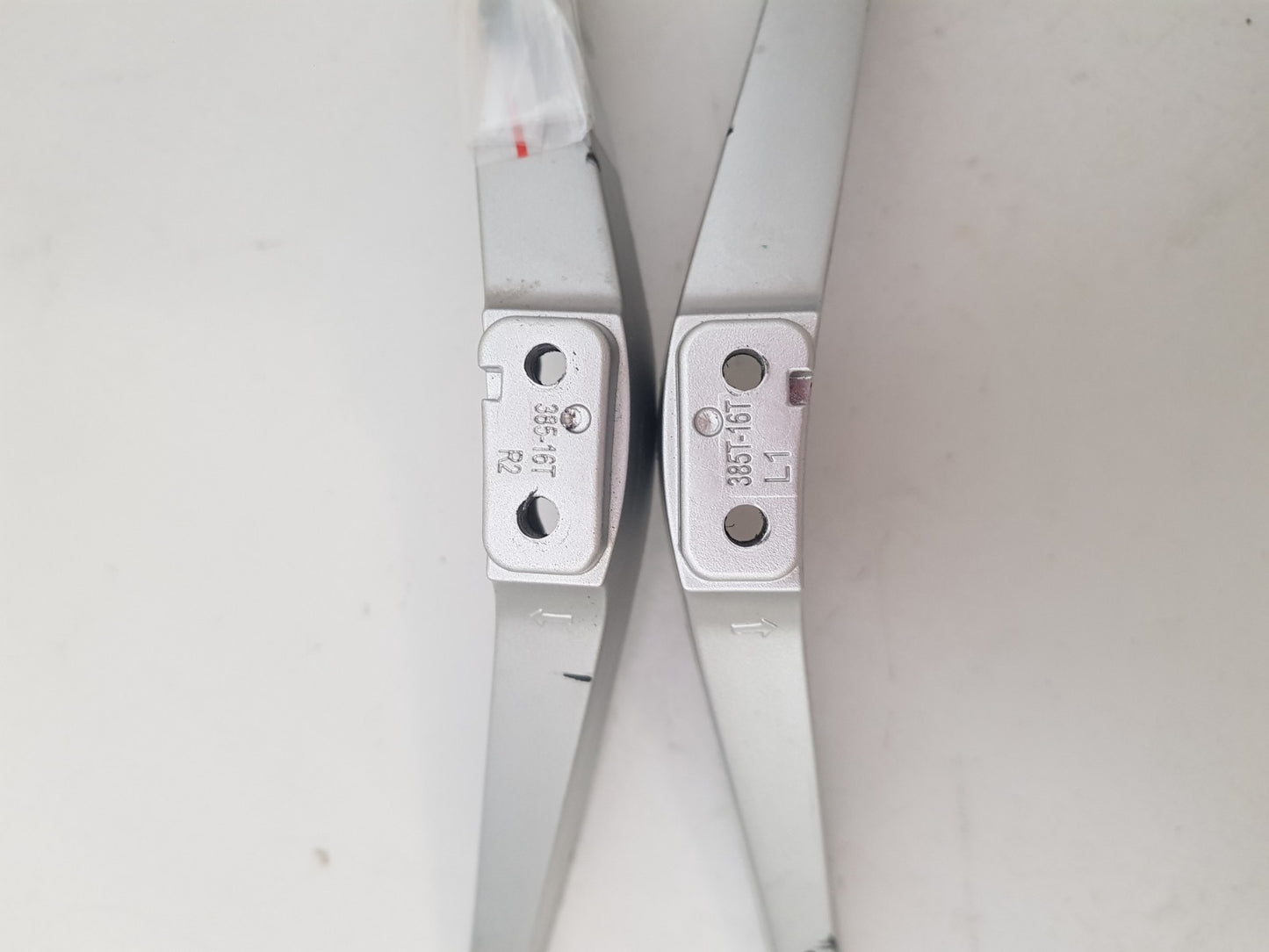 JVC LT-40N570AN L&R FEET & SCREWS