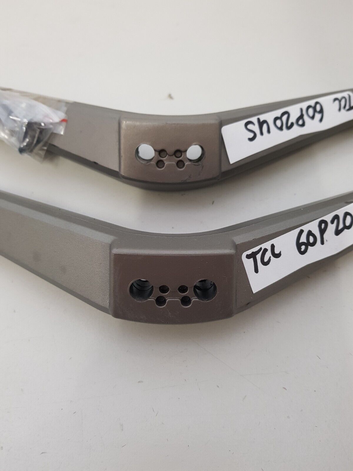 GENUINE TCL 60P20US L&R FEET & SCREWS