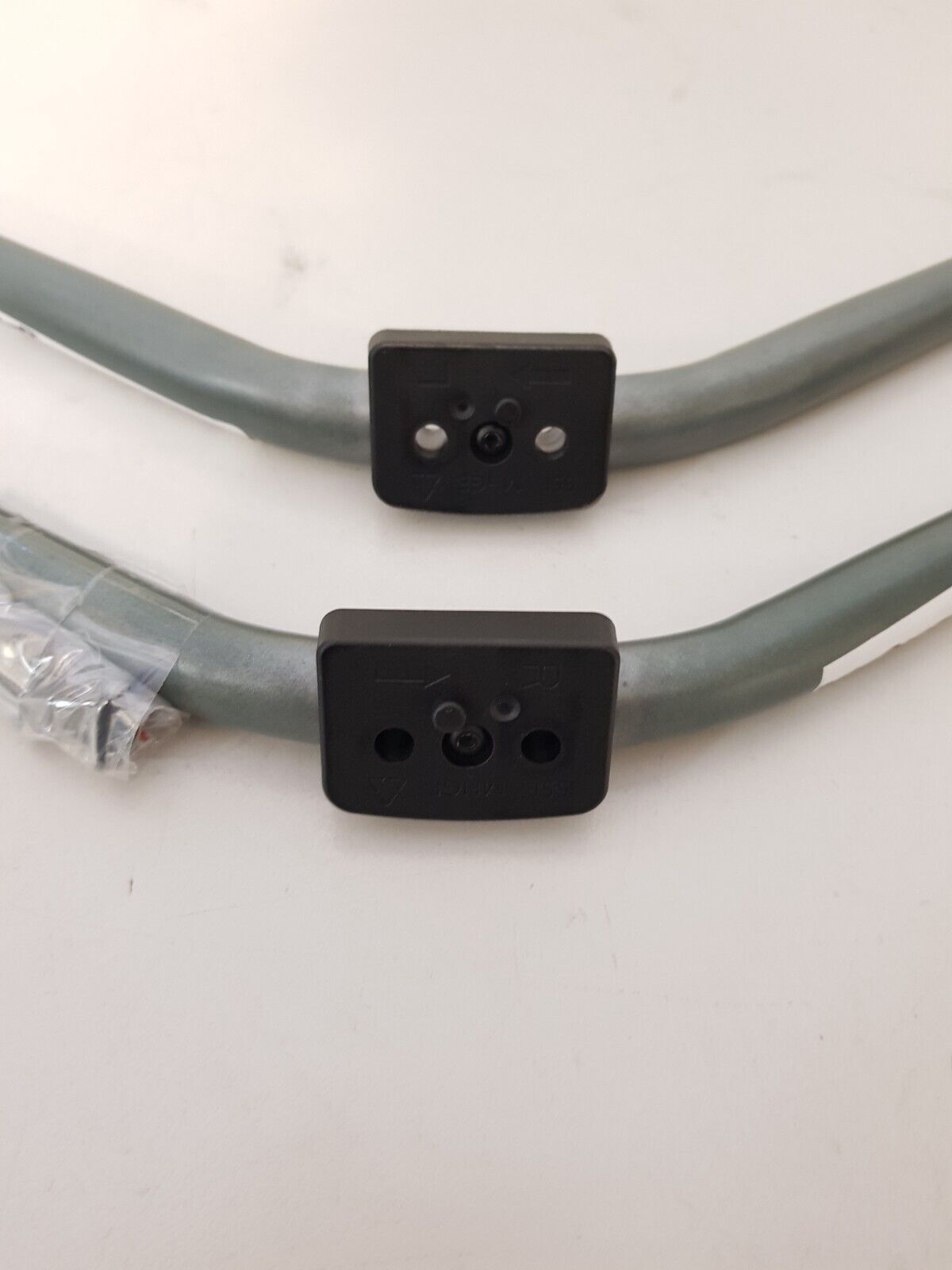 GENUINE BLAUPUNKT BP550USG9700 L&R FEET & SCREWS