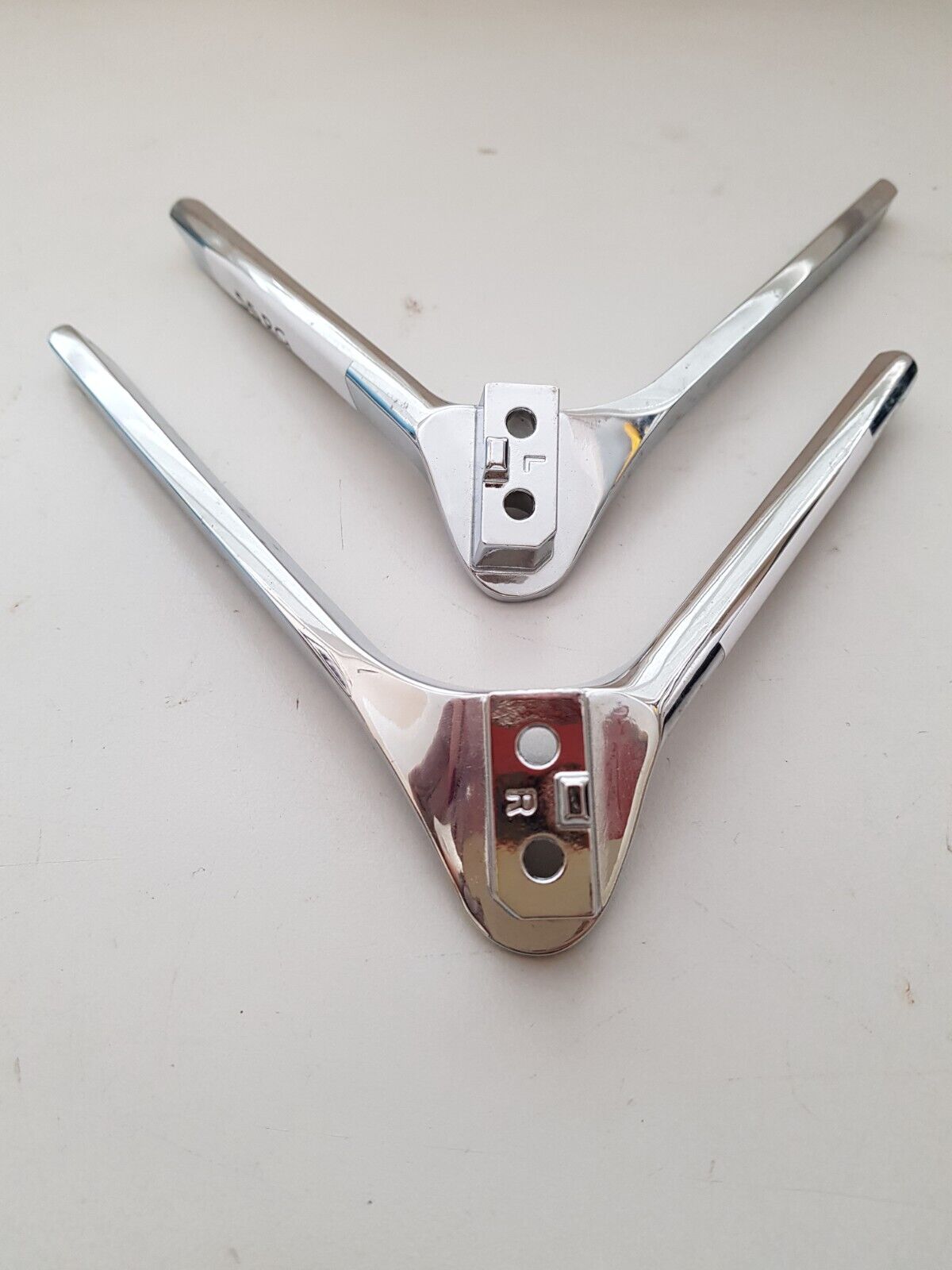 GENUINE HISENSE 55RG L&R FEET