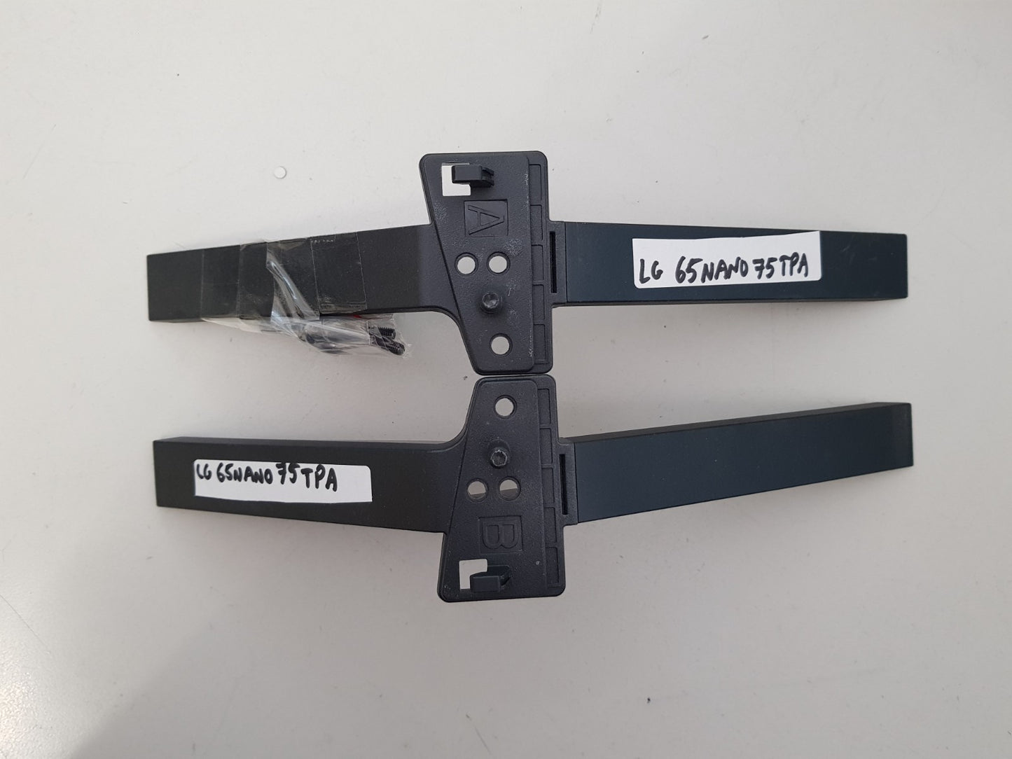 LG 65NANO75TPA L&R FEET & SCREWS