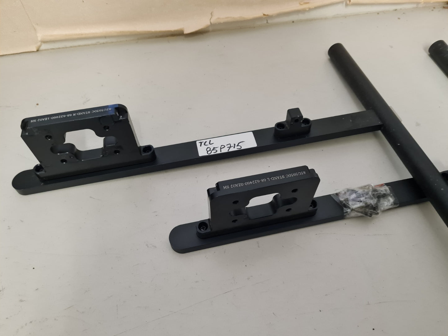GENUINE TCL 85P715 L&R FEET & SCREWS