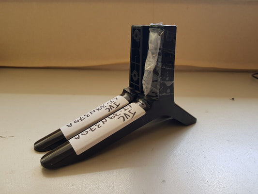 GENUINE JVC LT-39N370A L&R FEET & SCREWS