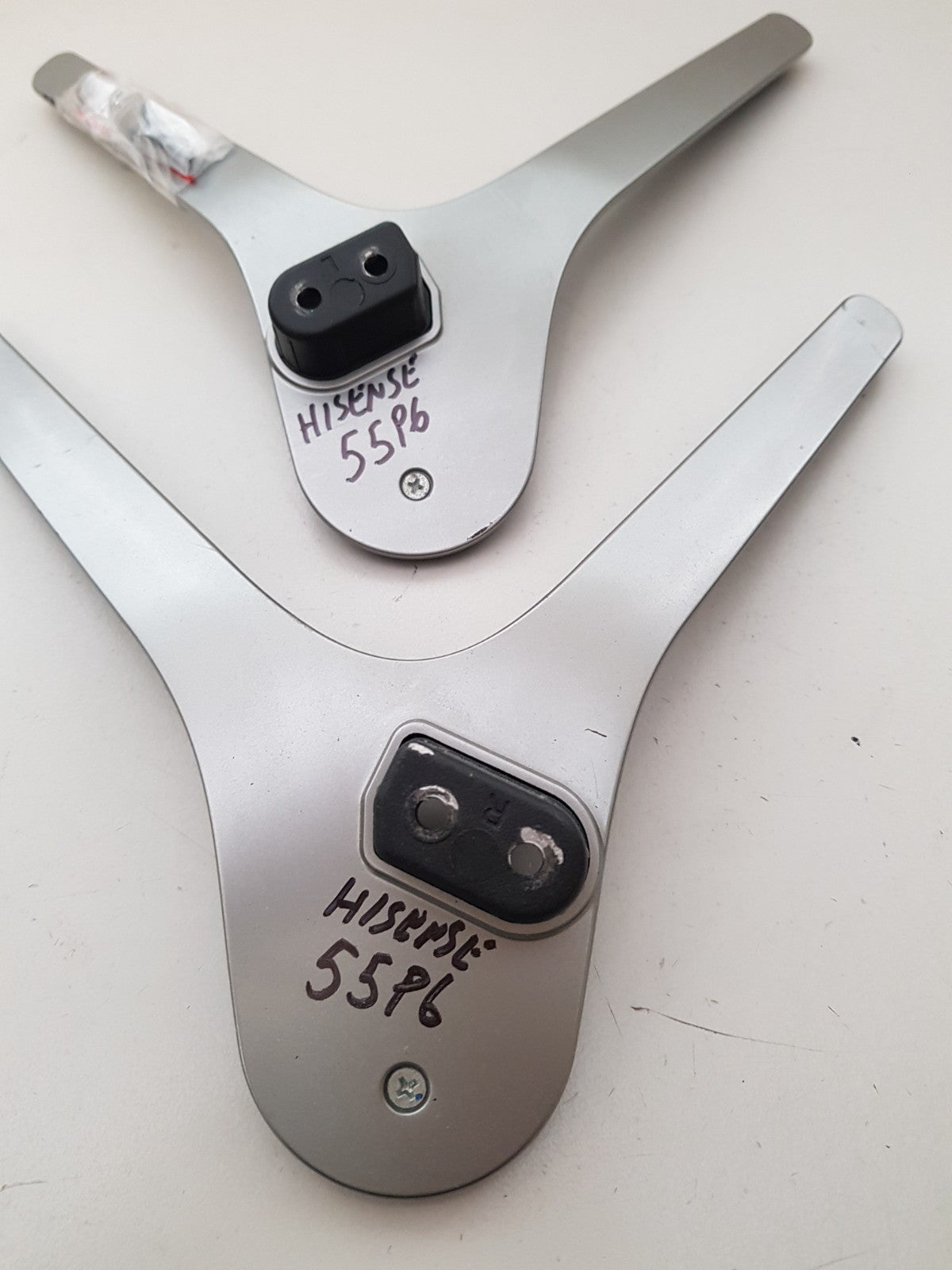 GENUINE HISENSE 55P6 L&R FEET & SCREWS