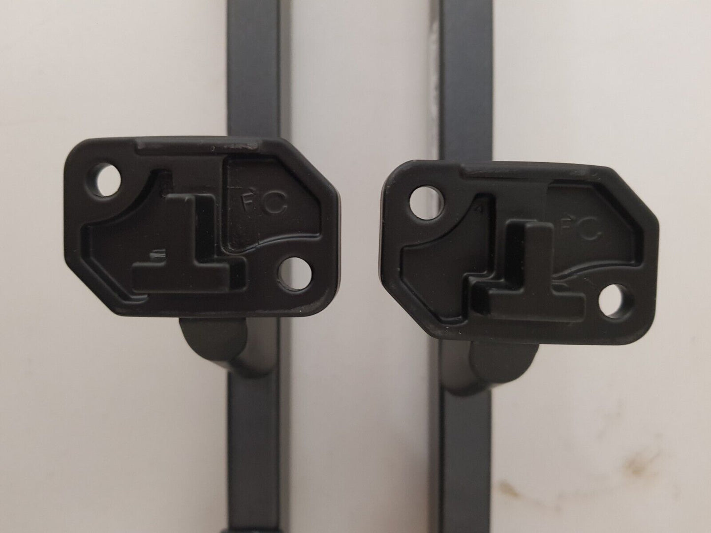 GENUINE HISENSE 55A7KAU L&R FEET & SCREWS