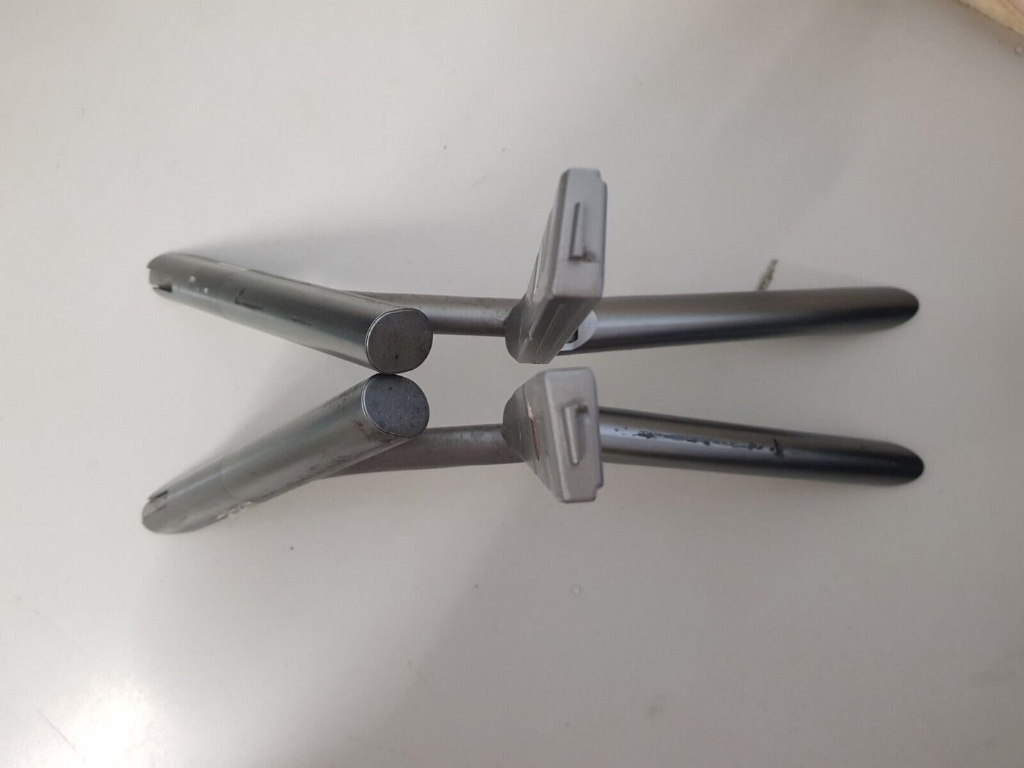 GENUINE SAMSUNG UA82NU8000 L&R FEET