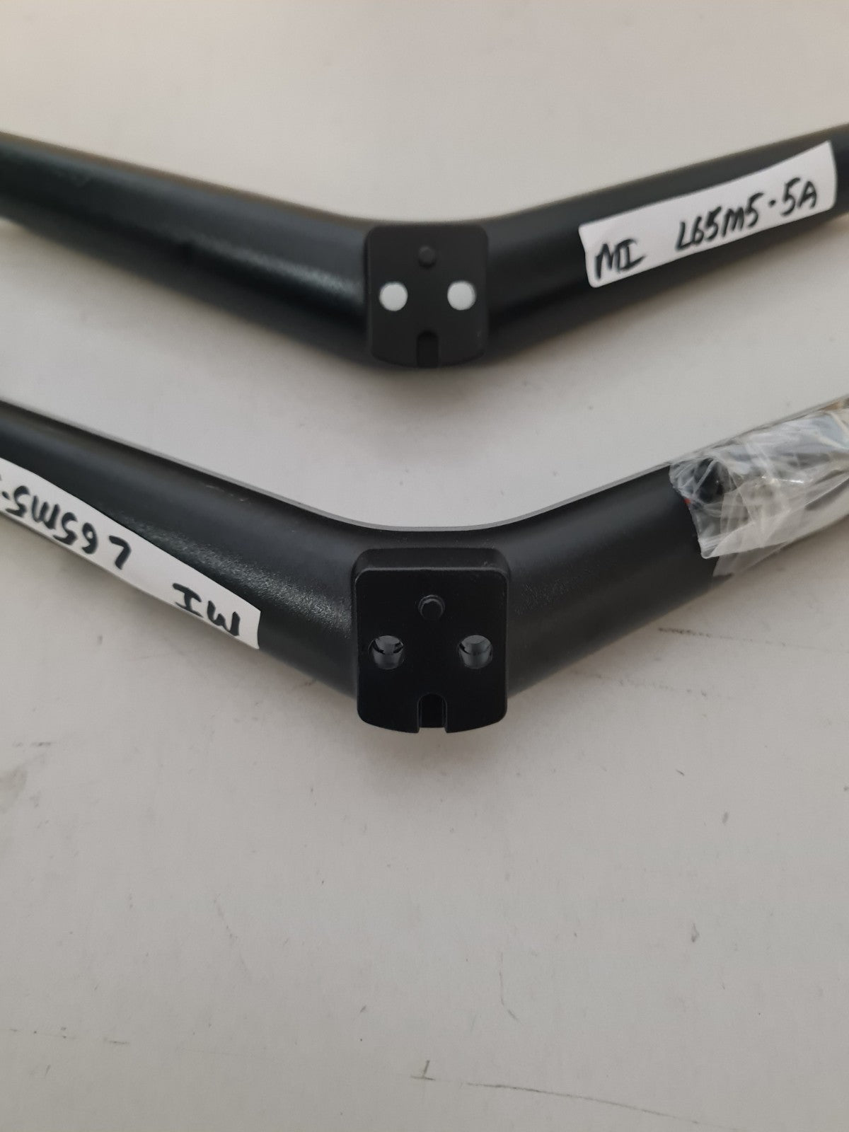 MI L65M5-5A L&R FEET & SCREWS