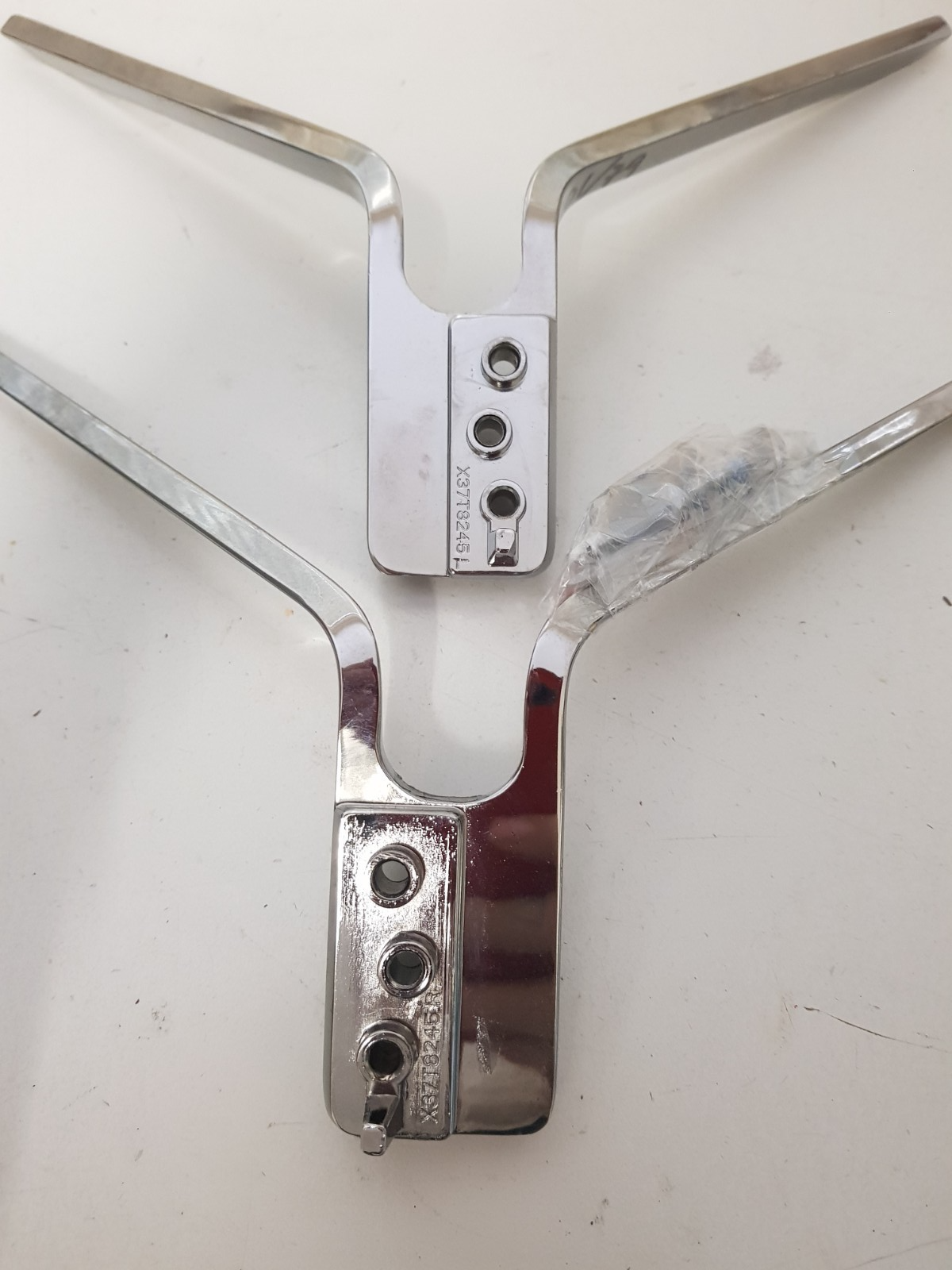 PHILIPS 65PUT7101/79 L&R FEET & SCREWS