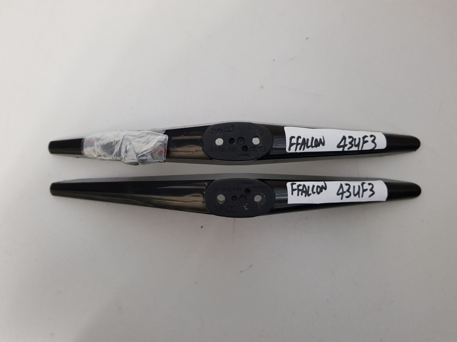 GENUINE FFALCON 43UF3 L&R FEET & SCREWS