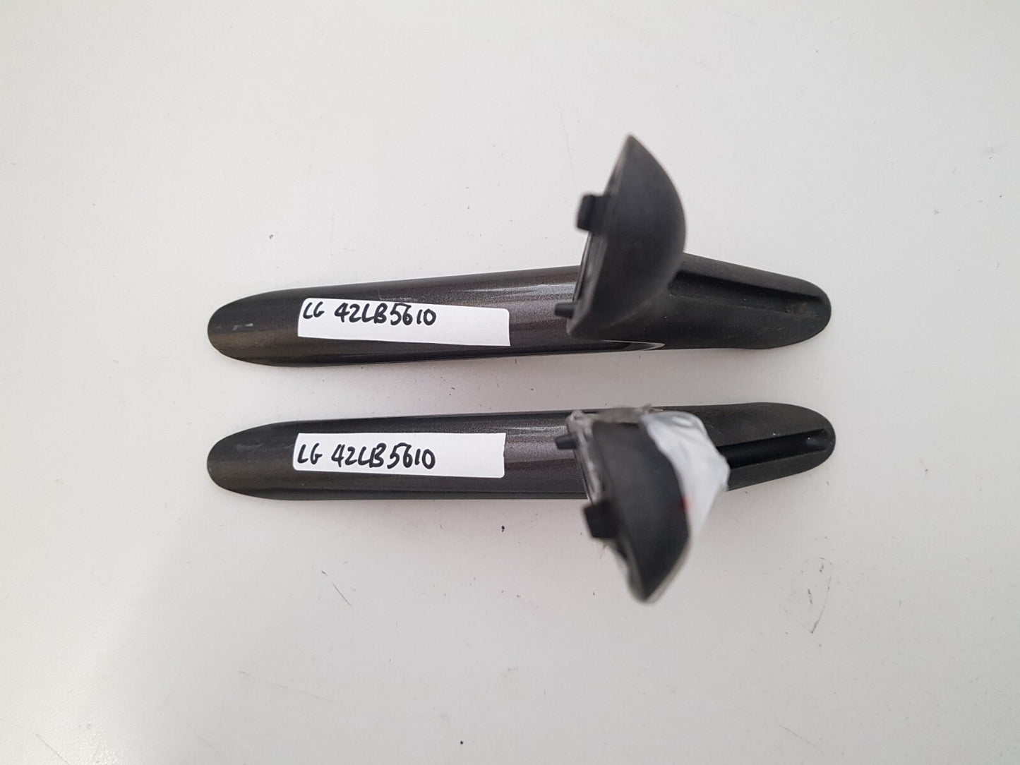 GENUINE LG 42LB5610 L&R FEET & SCREWS