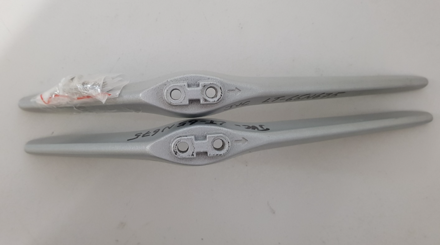 GENUINE JVC LT-65N675 L&R FEET & SCREWS