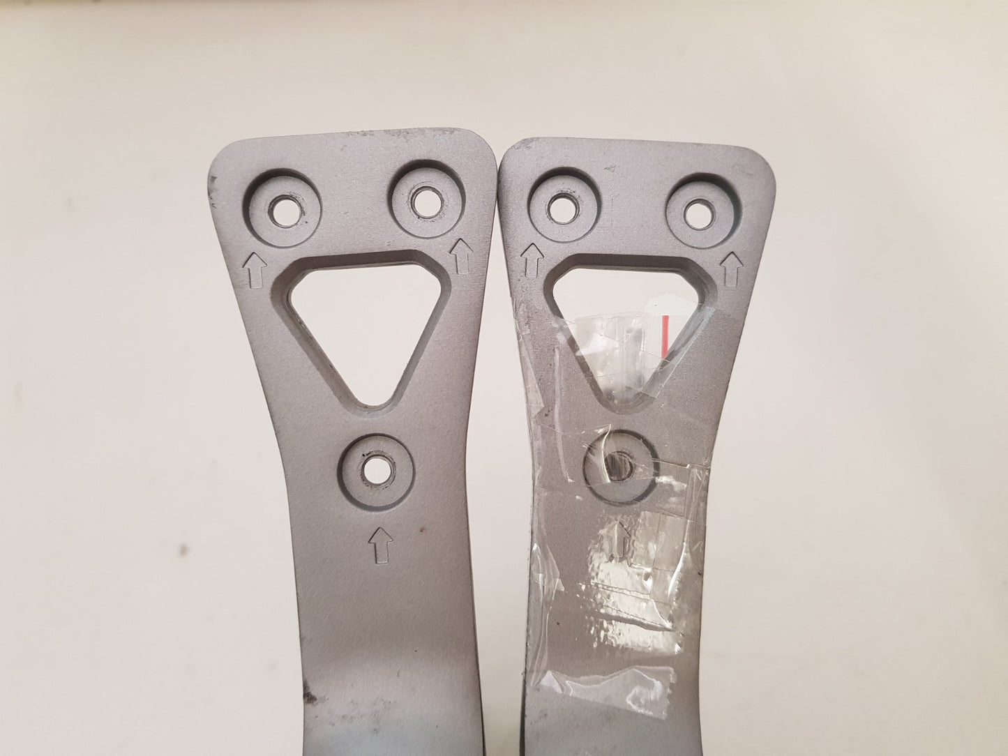 JVC LT-55N776A L&R FEET & SCREWS