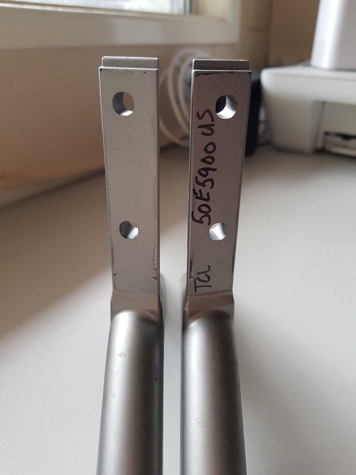 GENUINE TCL 50E5900US L&R FEET