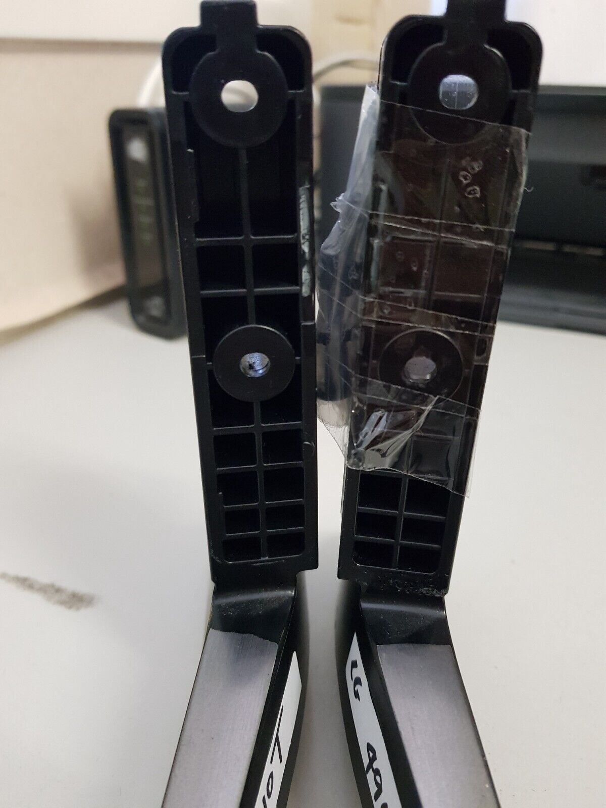 GENUINE LG 49UH610T L&R FEET & SCREWS