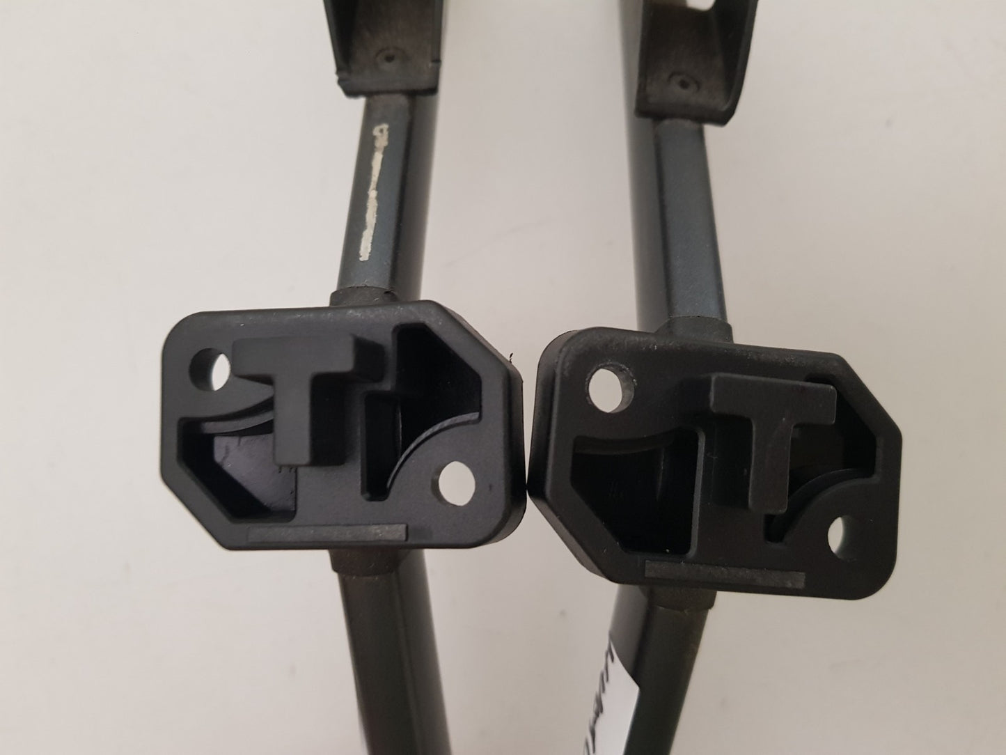 HISENSE 50A7HAU L&R FEET & SCREWS