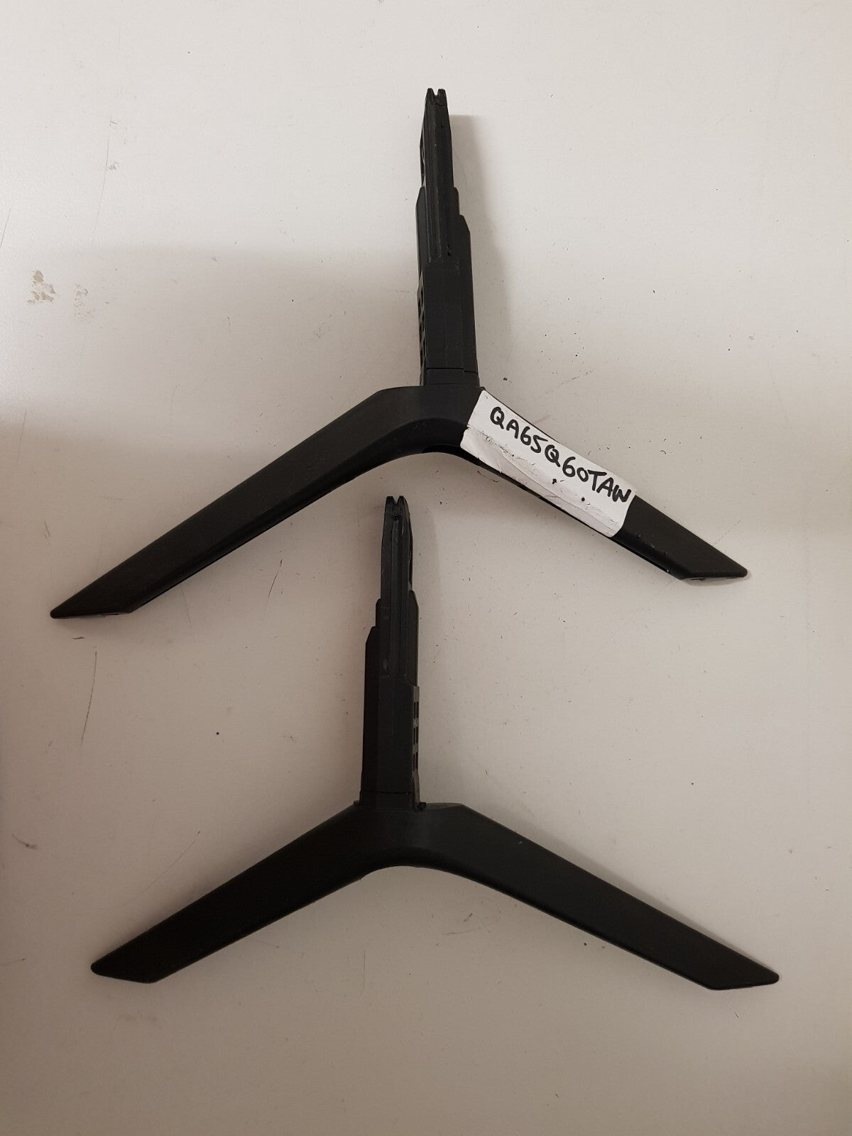 GENUINE SAMSUNG QA65Q60TAW L&R FEET