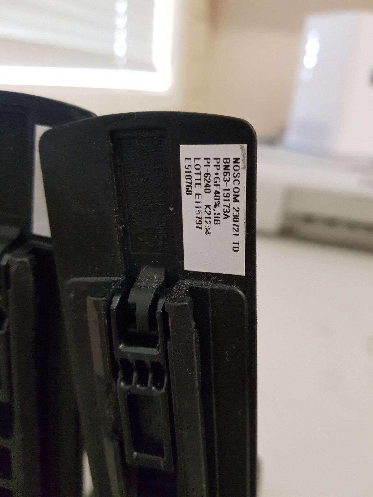 GENUINE SAMSUNG UA65AU8000 L&R FEET BN63-19173