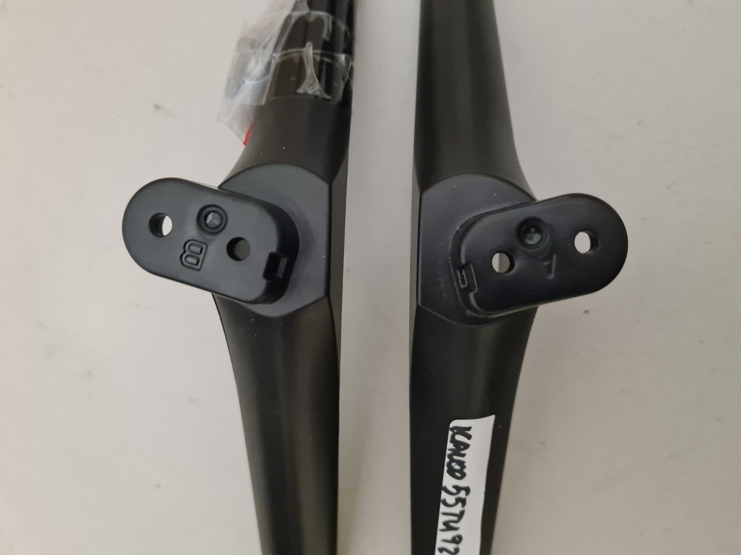 KOGAN KALED55TU9220SKA L&R FEET & SCREWS