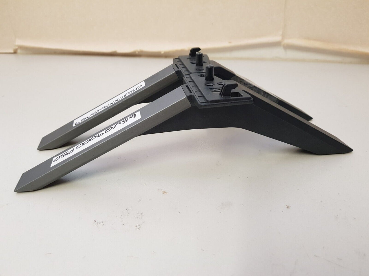 GENUINE LG 65UQ9000PSD L&R FEET & SCREWS