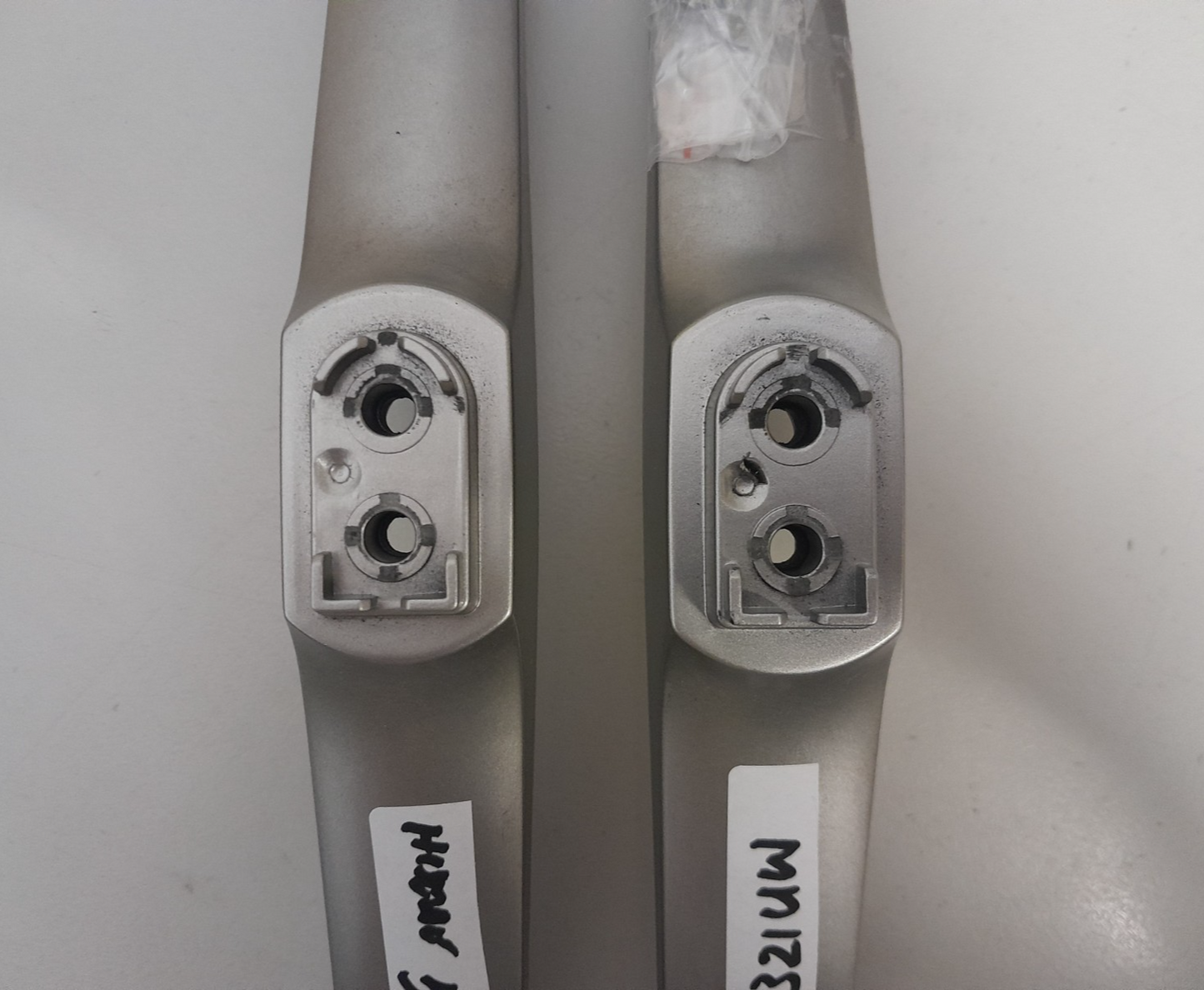 GENUINE HISENSE 50K321UW L&R FEET & SCREWS
