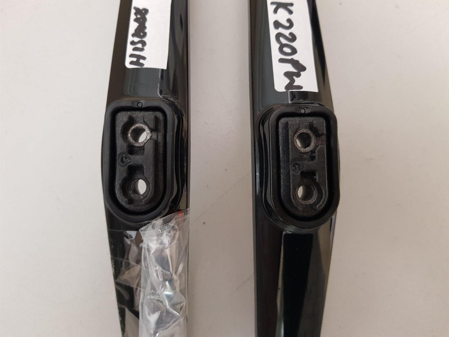 HISENSE 40K220PW L&R FEET & SCREWS