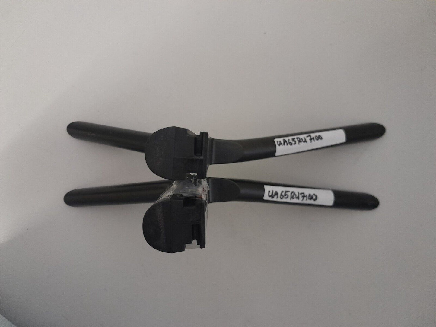 GENUINE SAMSUNG UA65RU7100 L&R FEET & SCREWS