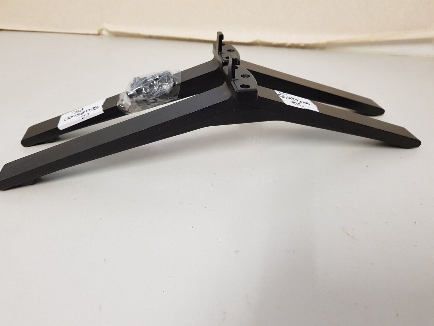 GENUINE LG 86UP8000PTC L&R FEET & SCREWS