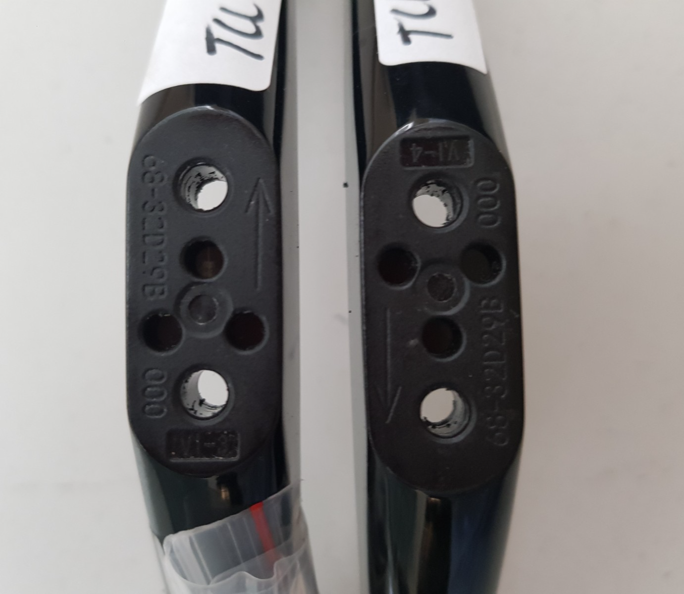 GENUINE TCL 32S615 L&R FEET & SCREWS