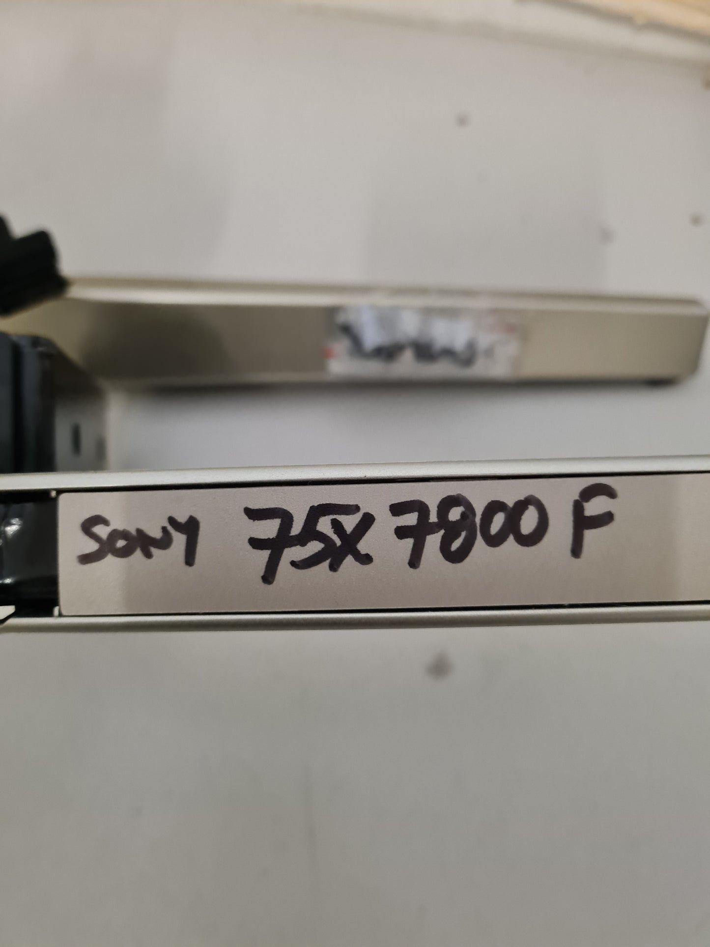 SONY 75X7800F L&R FEET/STAND & SCREWS.