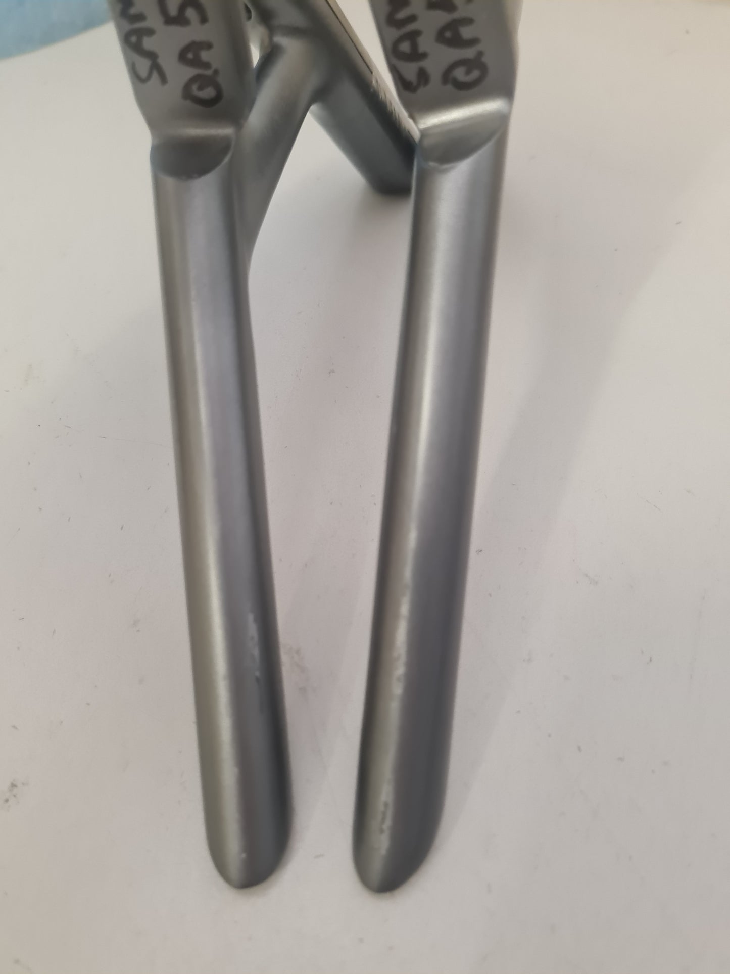 SAMSUNG QA55Q75RAW L&R FEET/STAND BN96-48199D BN96-48200D