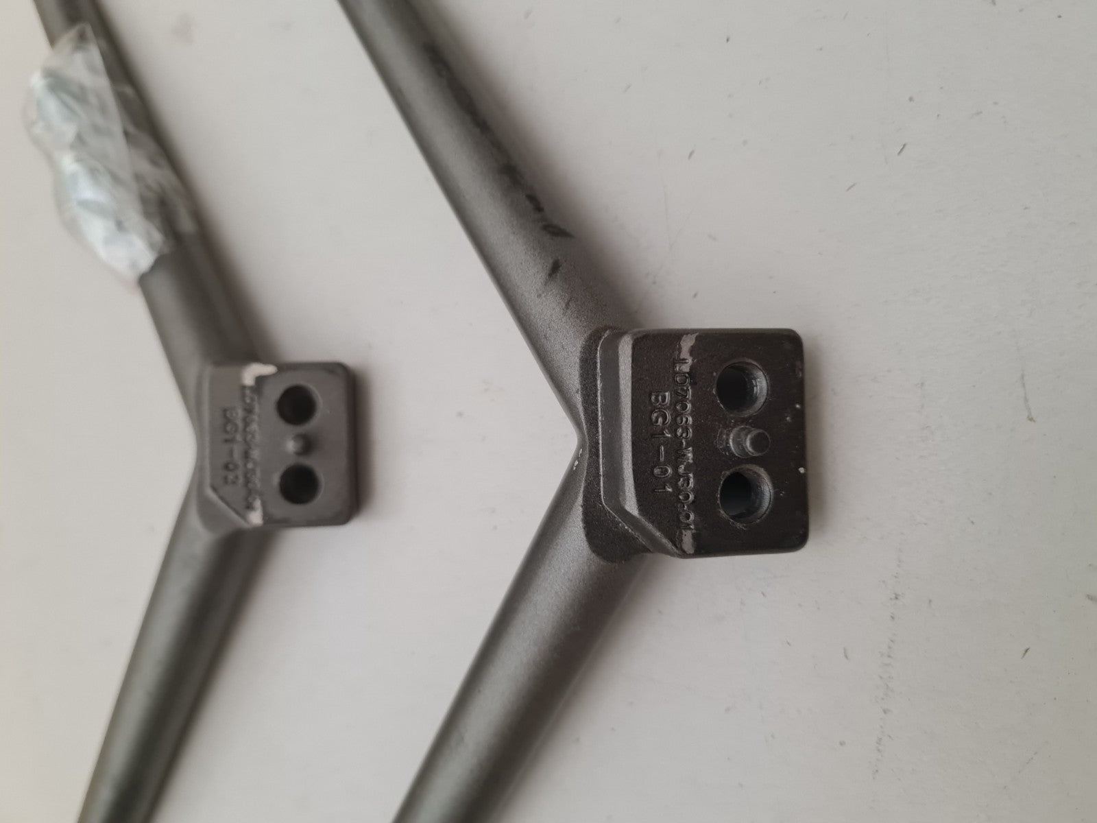 EKO K75USG L&R FEET & SCREWS