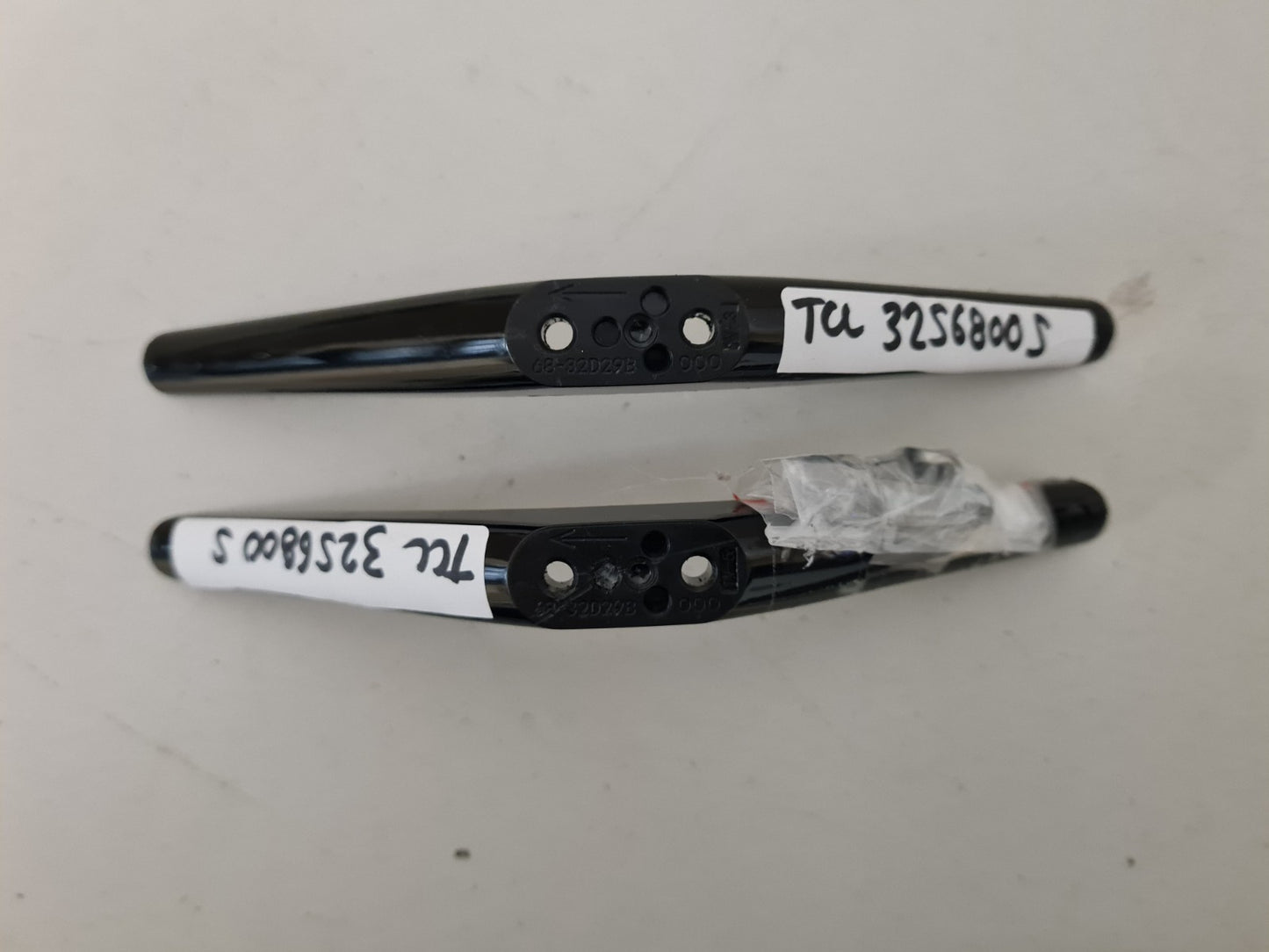 TCL 32S6800S L&R FEET & SCREWS