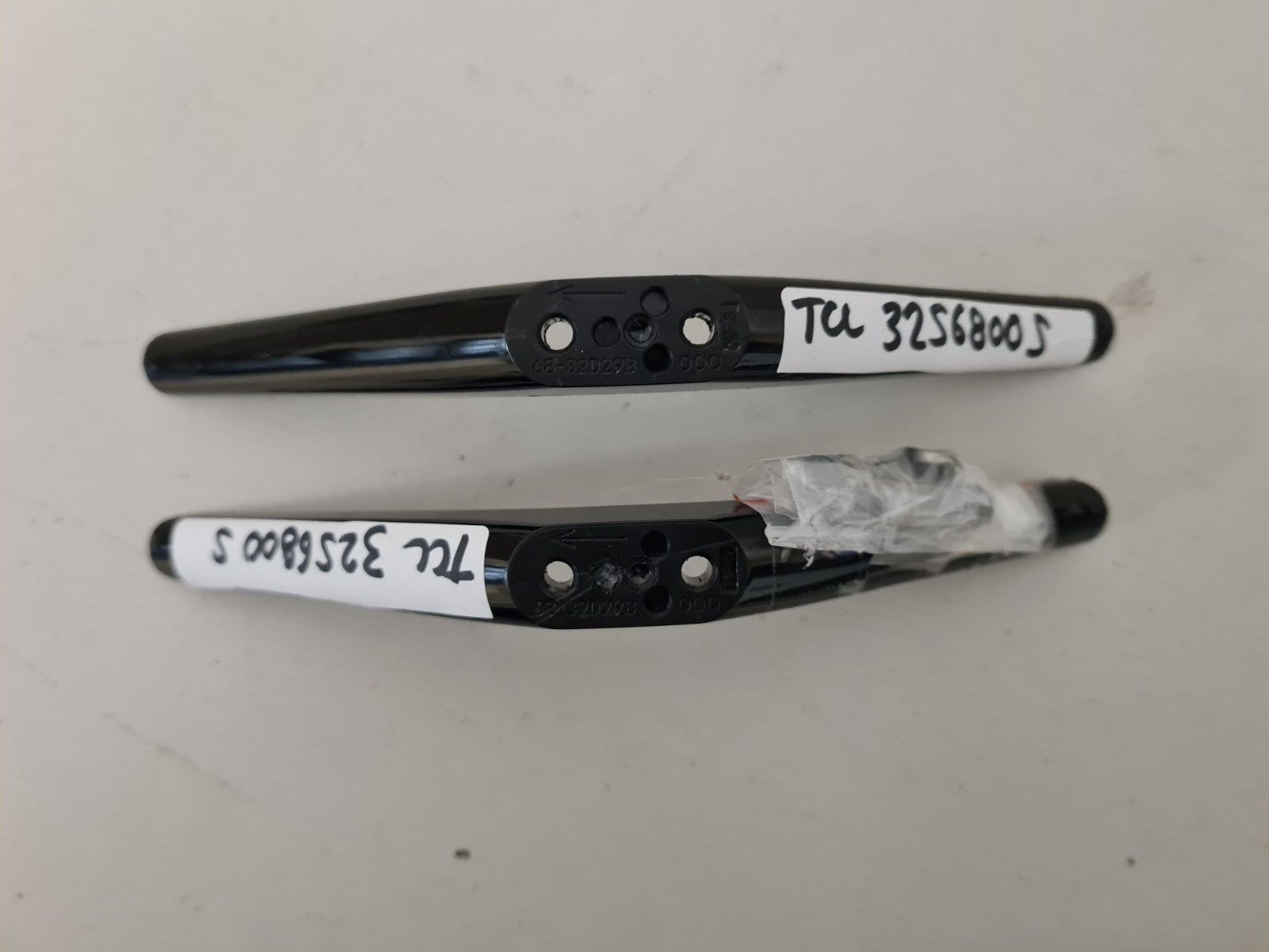 TCL 32S6800S L&R FEET & SCREWS