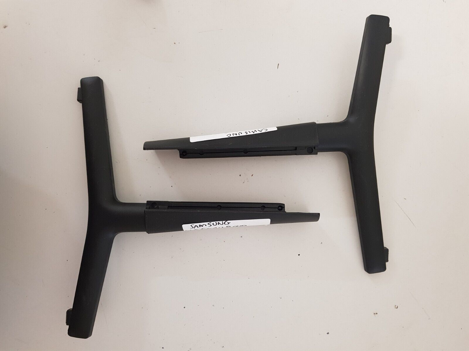 GENUINE SAMSUNG UA50AU8000 L&R FEET