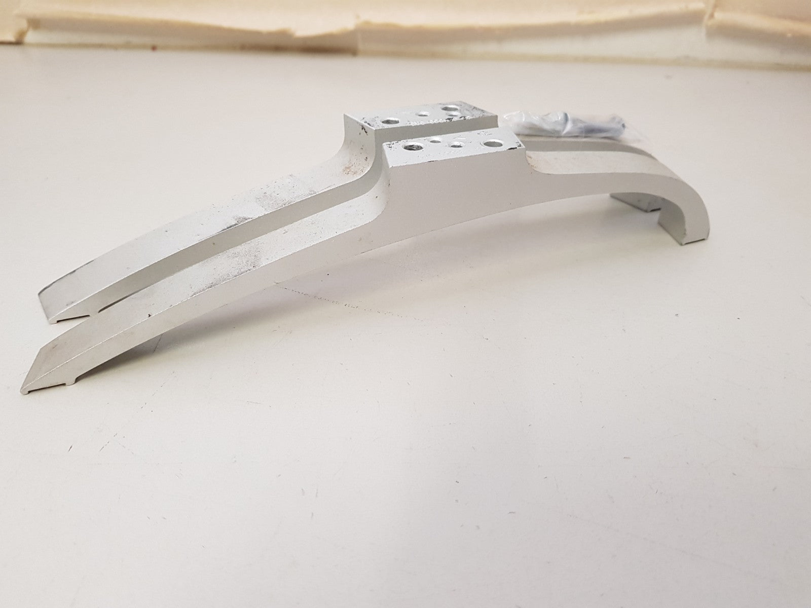 TCL 60E6000US L&R FEET & SCREWS