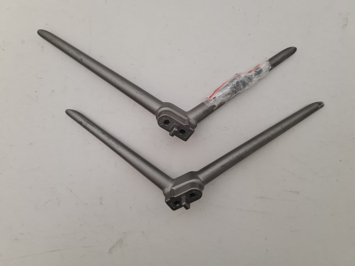 BLAUPUNKT BP5500AU9000 L&R FEET & SCREWS