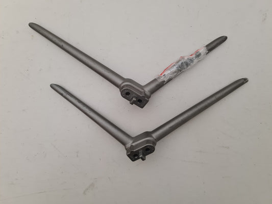 BLAUPUNKT BP5500AU9000 L&R FEET & SCREWS