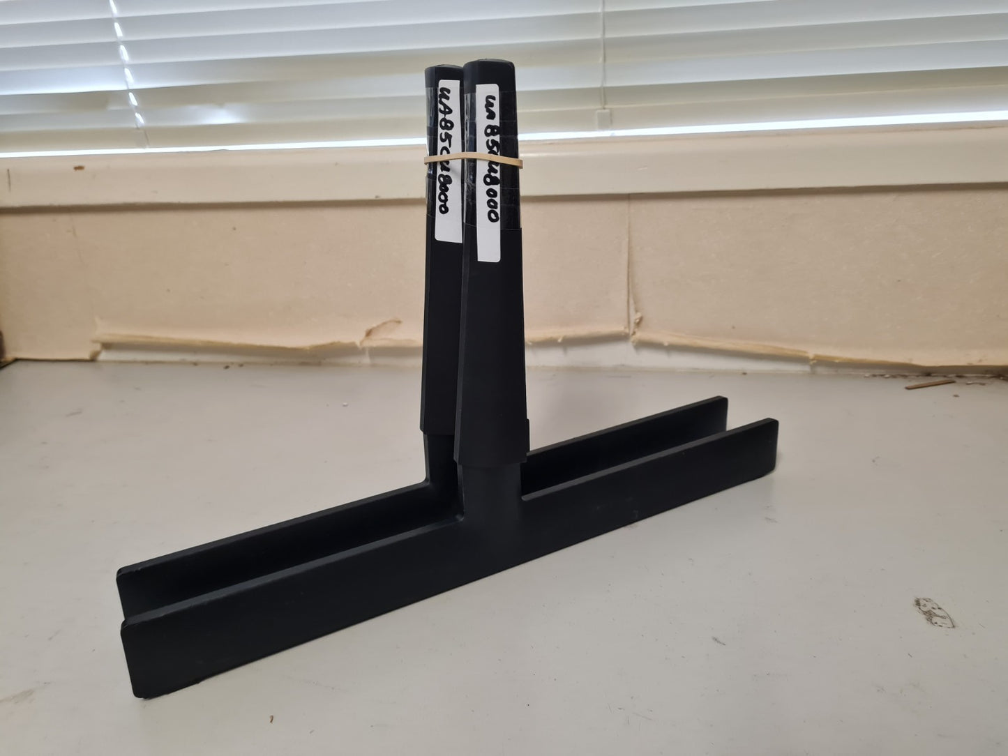 SAMSUNG UA85CU8000 L&R FEET