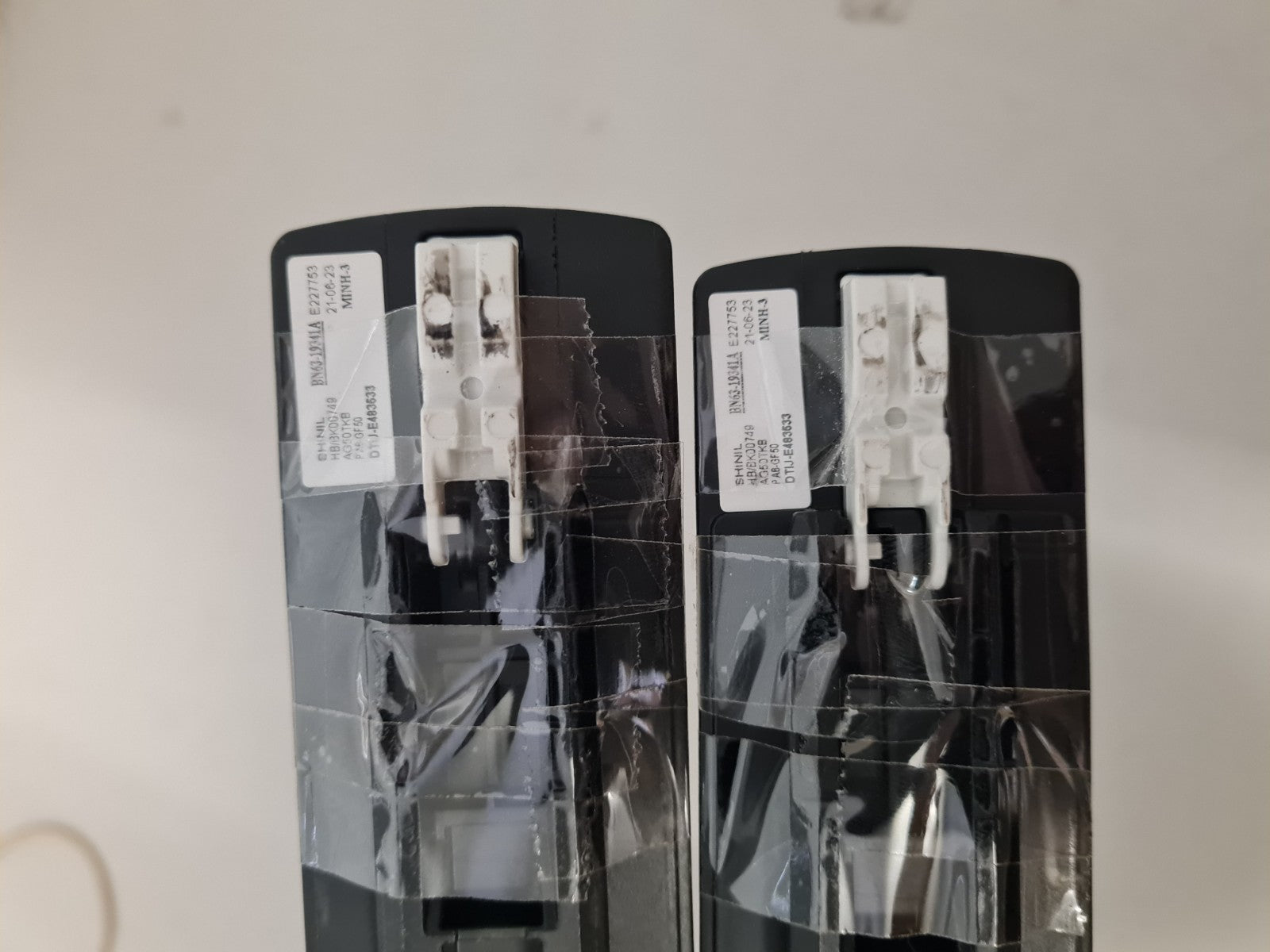 SAMSUNG UA85CU8000 L&R FEET