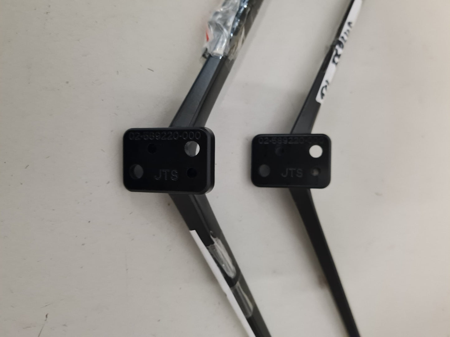 TCL 55P6US L&R FEET & SCREWS