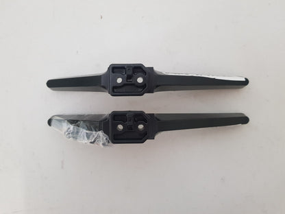 HISENSE 40A4QAU L&R FEET & SCREWS