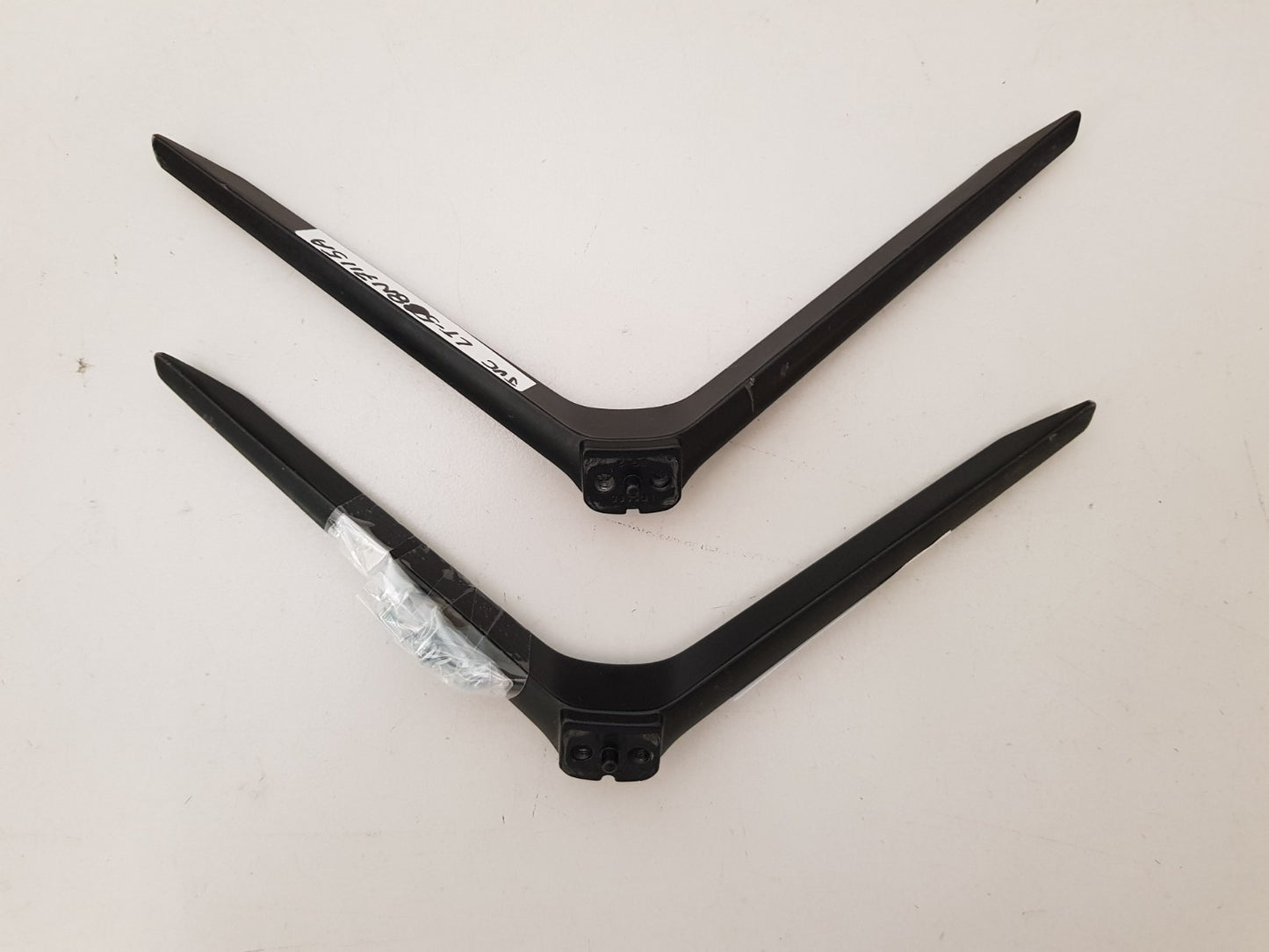 JVC LT-58N7115A L&R FEET & SCREWS