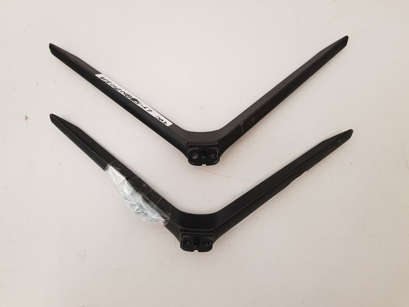 JVC LT-58N7115A L&R FEET & SCREWS