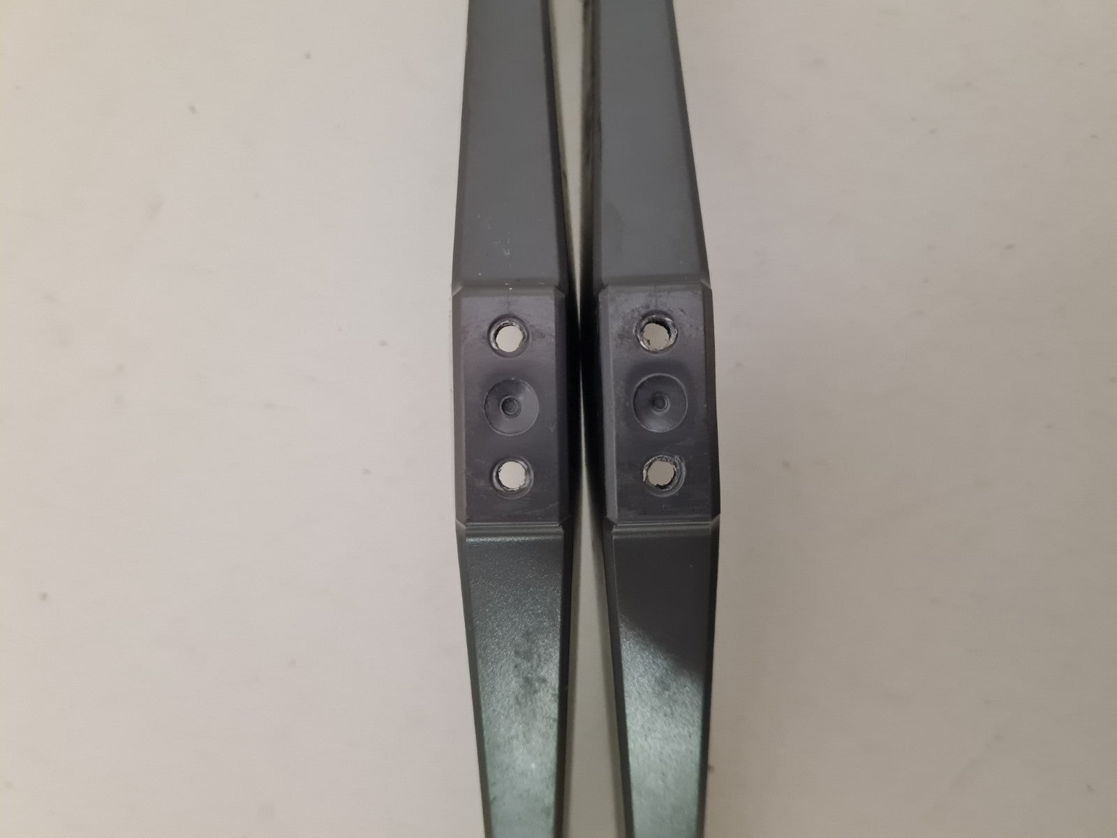 FFALCON FF75U64 L&R FEET & SCREWS