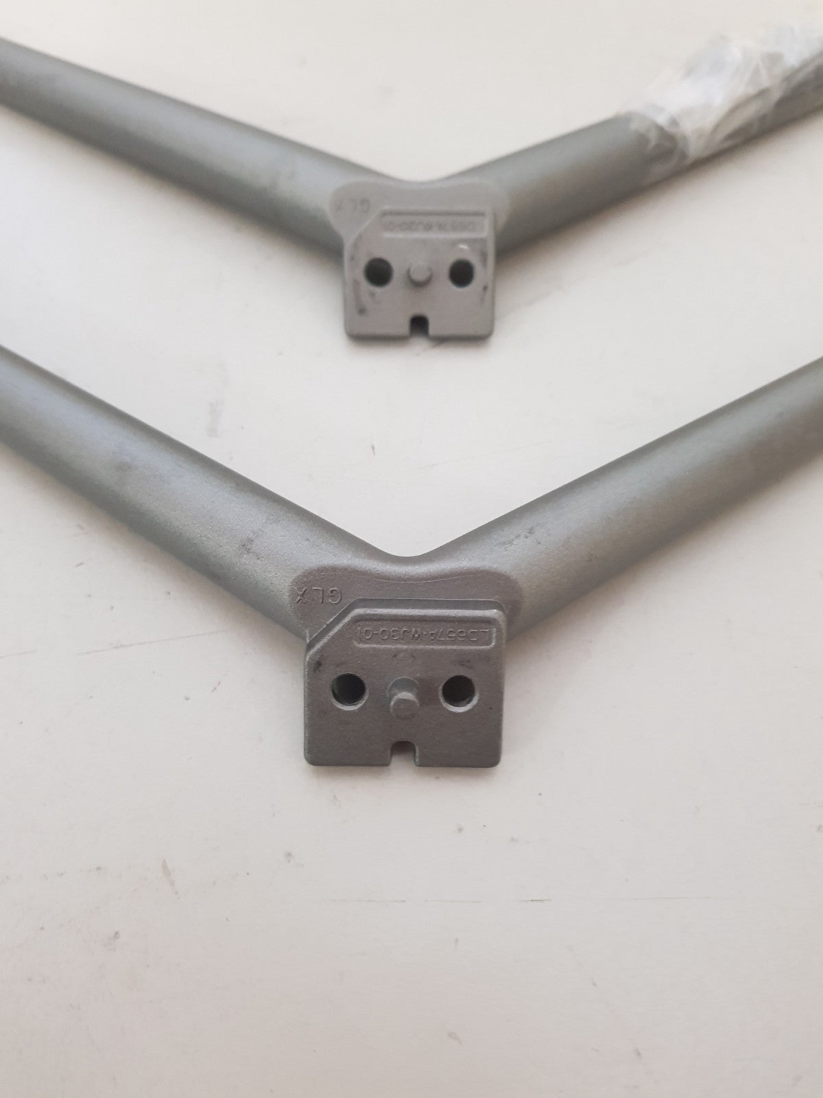 BLAUPUNKT BP650USG9700Q L&R FEET & SCREWS