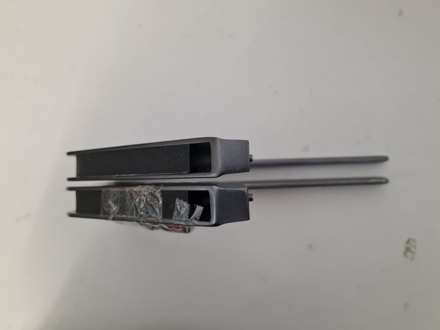 HISENSE 65U80G L&R FEET & SCREWS