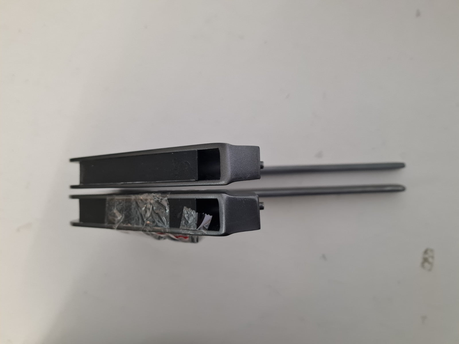 HISENSE 65U80G L&R FEET & SCREWS